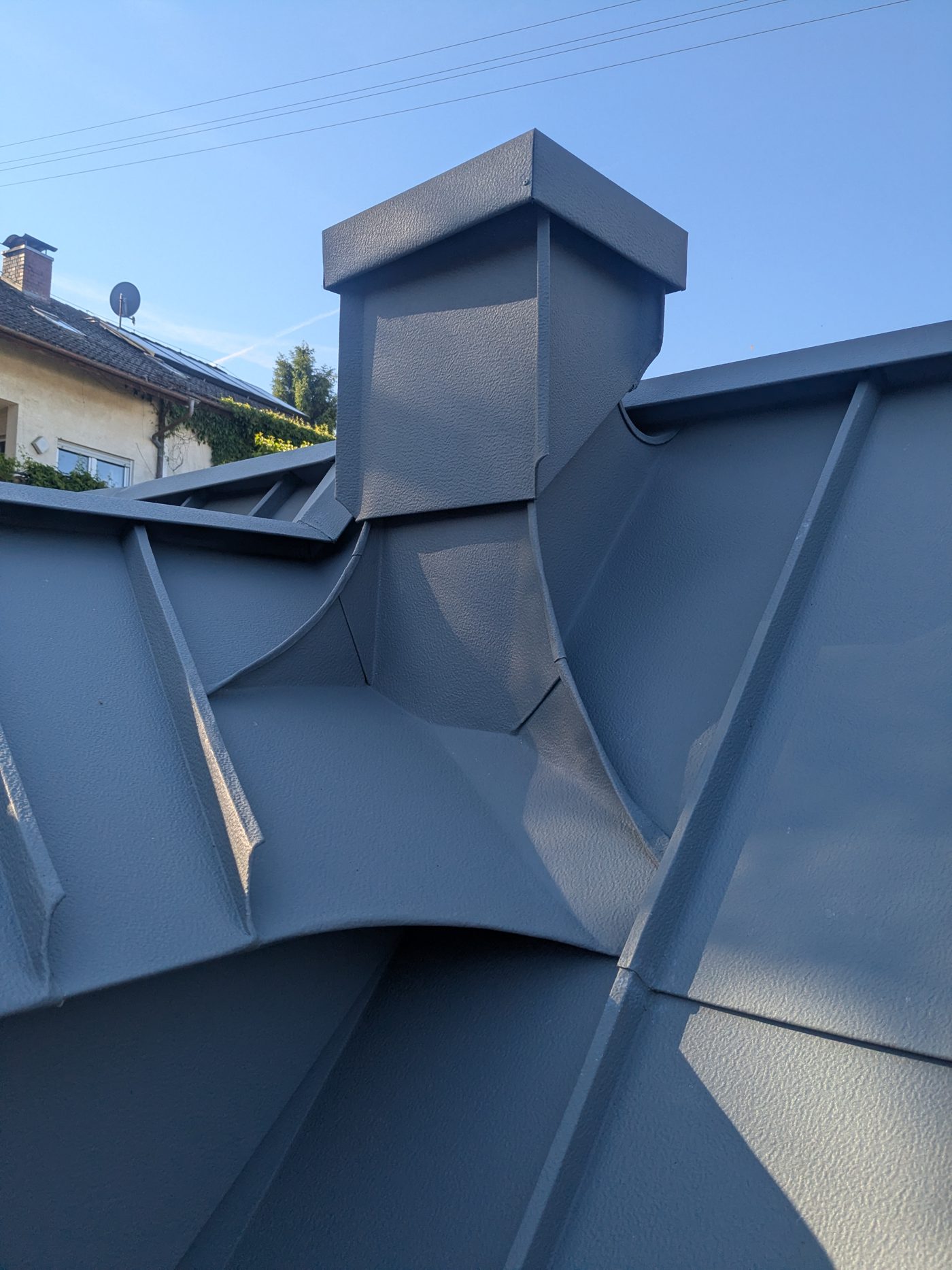 Metallverkleideter Kamin – Spenglerarbeit von Schieck